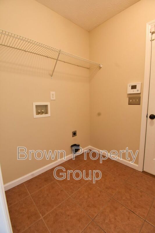 Building Photo - 71 Person Ct