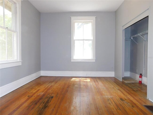 Building Photo - 541 NE 11th St