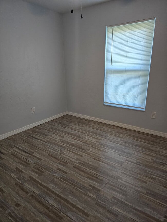 Building Photo - Charming 3/1/1 in Dunnellon!!!