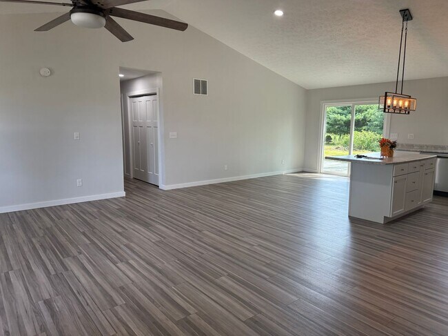 Building Photo - 6256 Oak Rd