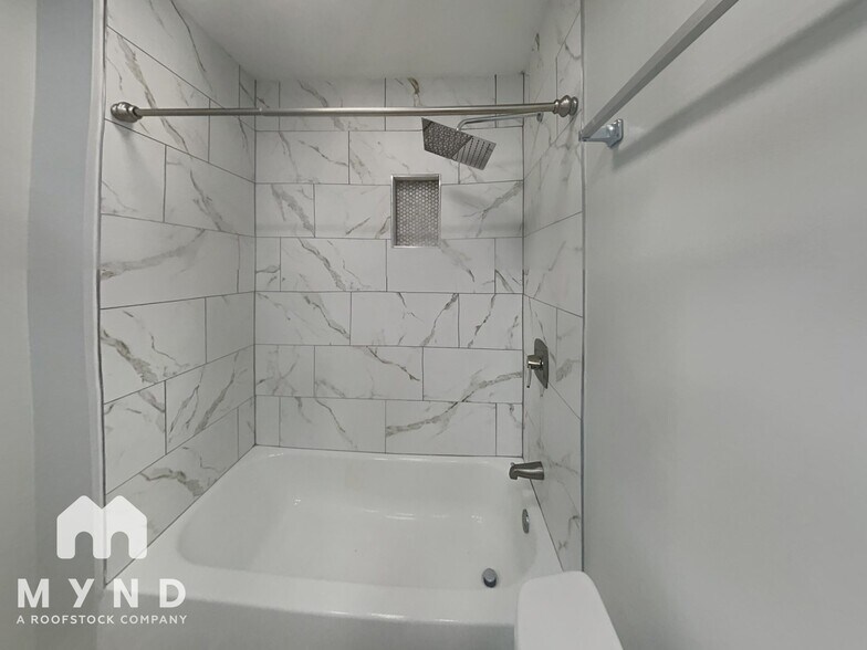 Building Photo - 900 Chalmers St