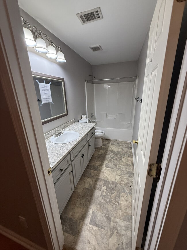 Building Photo - COMING SOON !!!!! 12/01/2025