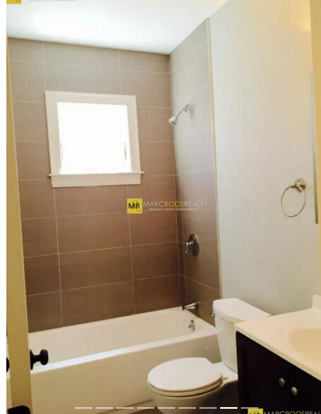 Building Photo - 47 Beech Glen St