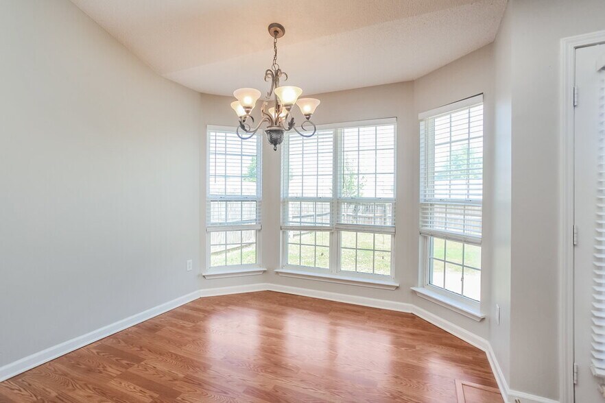 Building Photo - 1812 Cherry Creek Dr