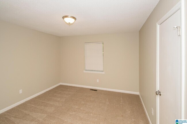 Building Photo - 436 15th Ln NW