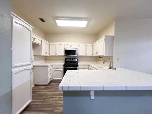 Building Photo - Beautiful 3 Bed, 2 Bath Home