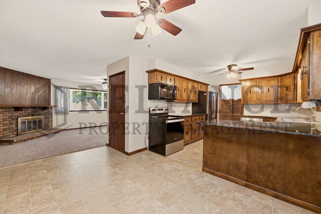 Building Photo - 428 Peach Tree Ln