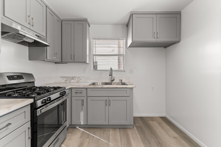 Building Photo - 11116 Berendo Ave