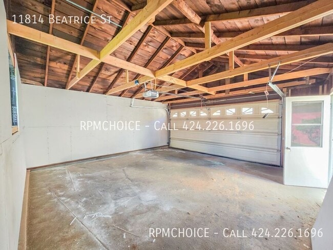Building Photo - 11814 Beatrice St