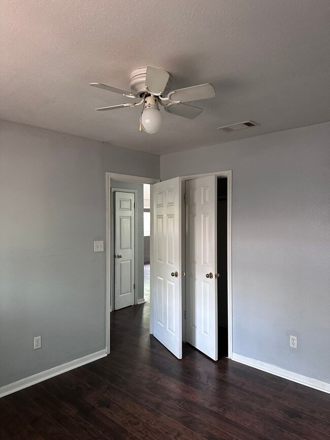 Building Photo - 734 Benchmark Trail