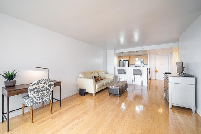 Primary Photo - 700 Grove St