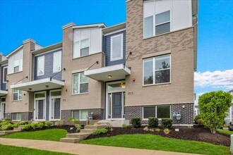 Building Photo - 29W710 Cambridge Ct