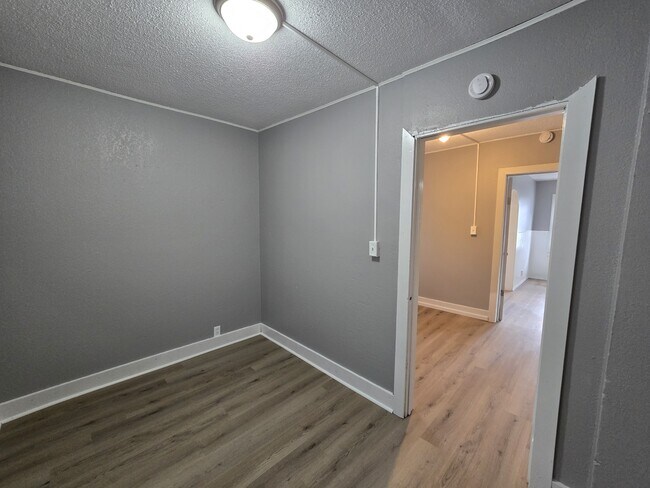 Building Photo - 425 Glenwood St