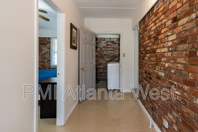 Building Photo - 2839 Scenic Terrace