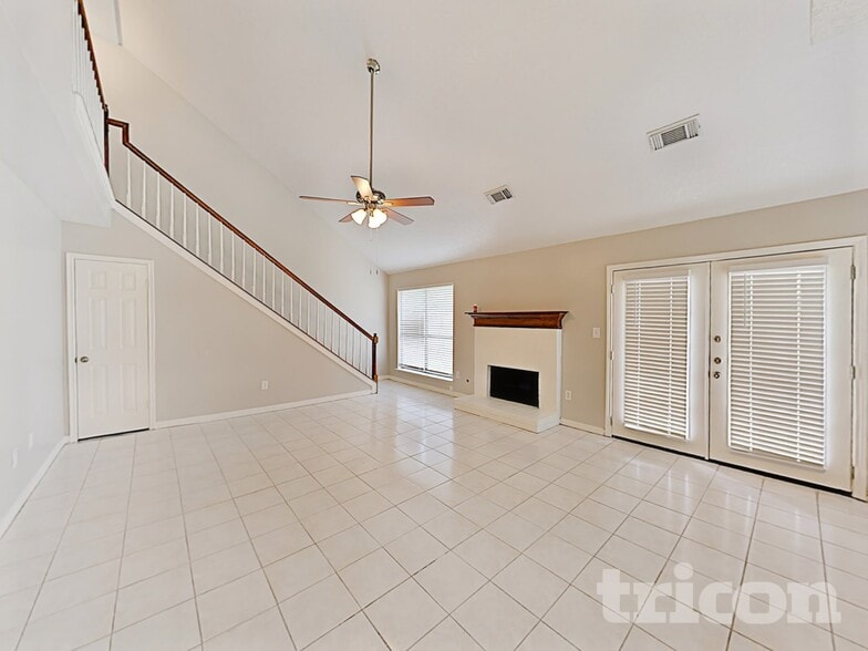 Building Photo - 1050 Macclesby Ln