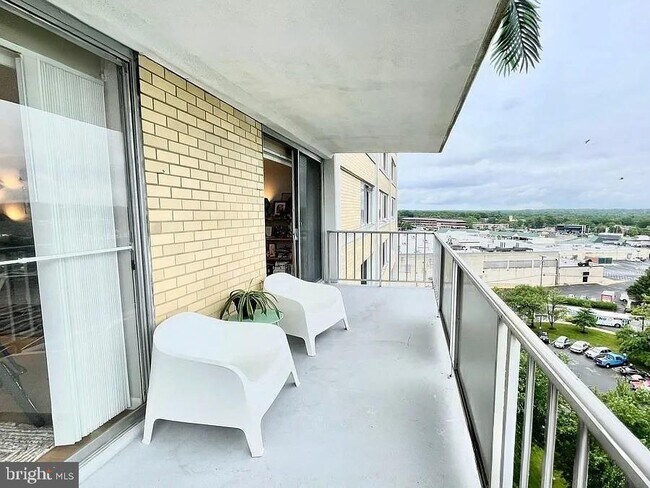 Building Photo - 301 N Beauregard St