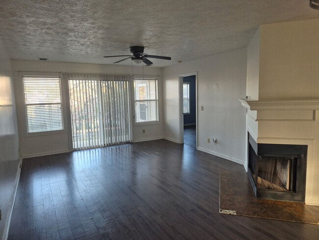 Building Photo - 1004 Brookhollow Dr