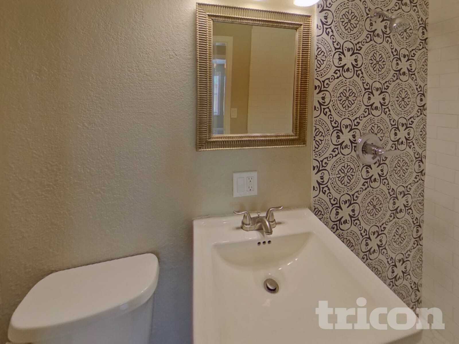 Building Photo - 3250 Prescott St N