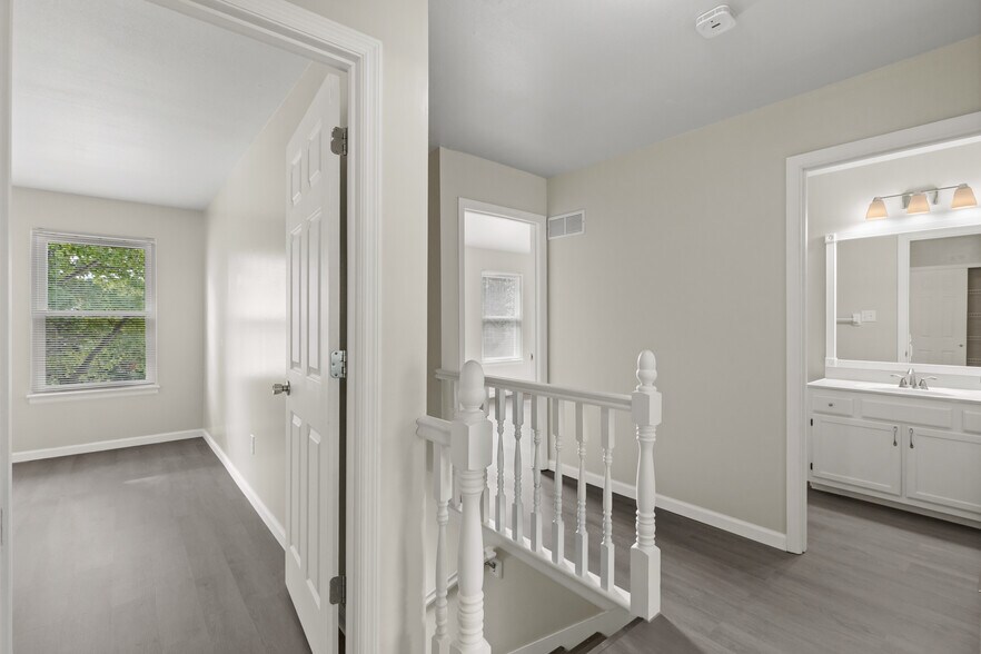 Building Photo - 245 Westridge Parc Ln