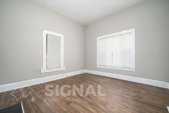 Building Photo - 625 5th Way