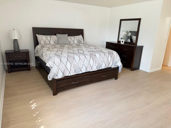 Building Photo - 11690 Briarwood Cir