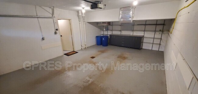 Building Photo - 1404 Barnsdale St