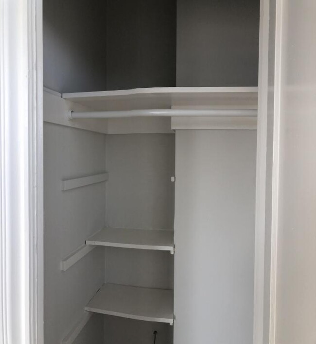 Building Photo - 3 bedroom in Oakland CA 94606