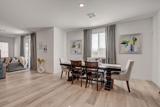Building Photo - Modern Comfort Meets Stunning Mountain Views