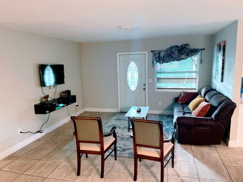 Building Photo - 110 N 40th St