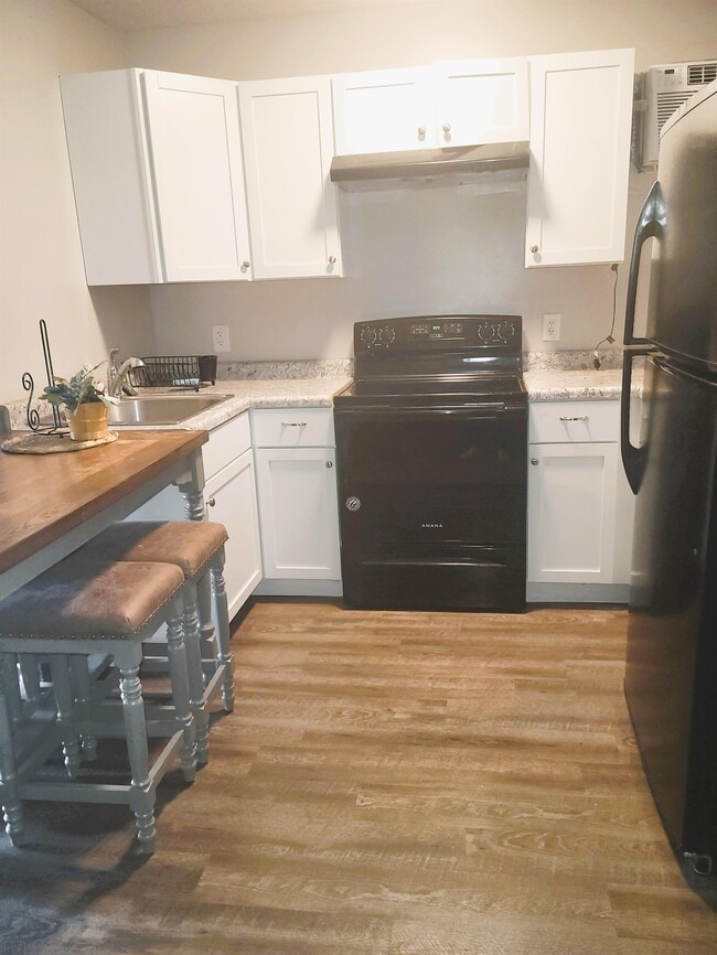 Building Photo - 209 E Main St