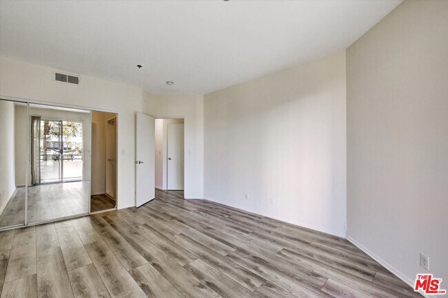 Building Photo - 10600 Wilshire Blvd