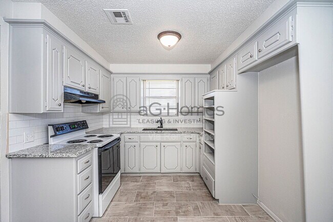 Building Photo - 3920 Dentwood Terrace