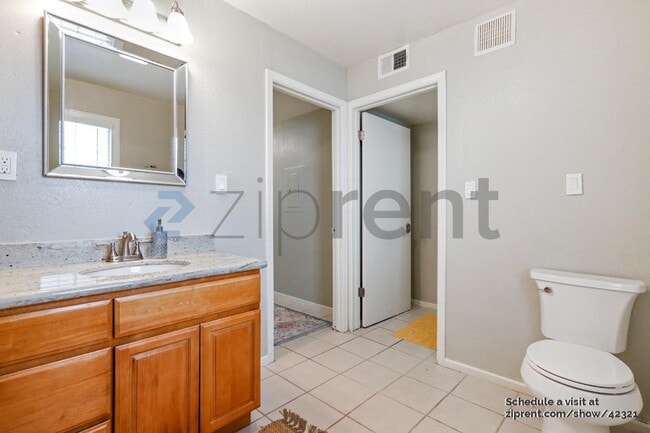 Building Photo - 517 13th St
