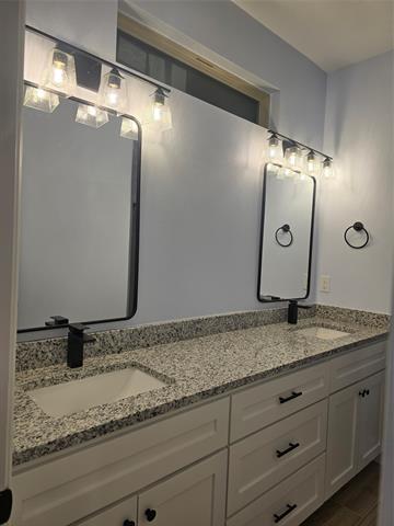 Building Photo - 2505 Oakwood Terrace