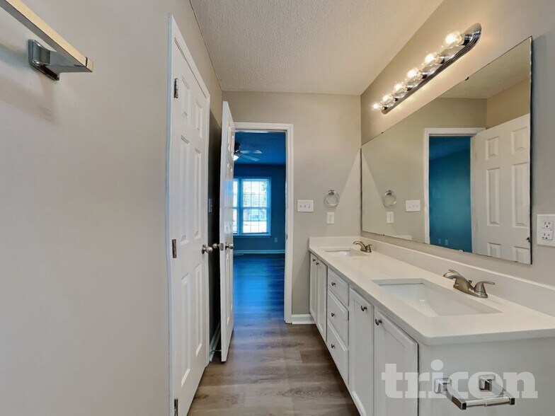 Building Photo - 713 Ilex Ct