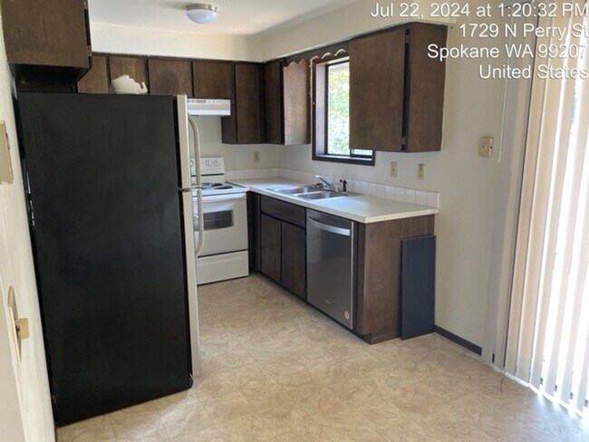 Building Photo - 1725 N Perry~+