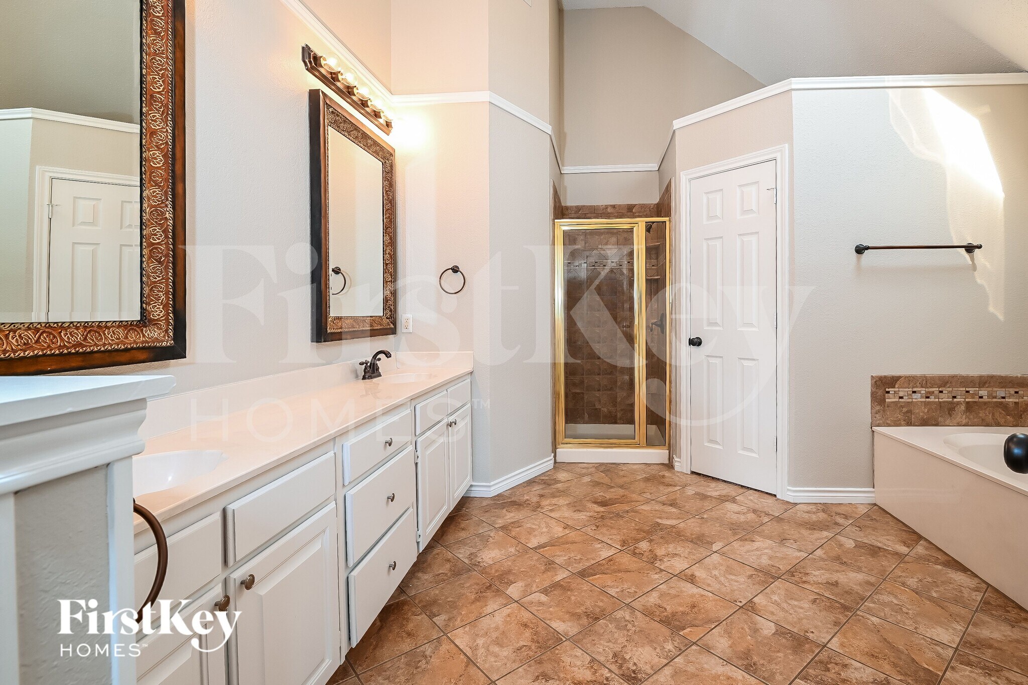 Building Photo - 2210 Meadowstone Dr
