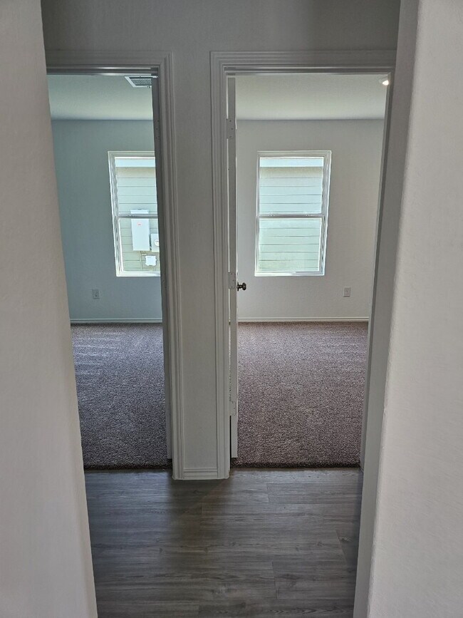 Building Photo - "Charming 3-Bed Sanctuary with Granite Elegance in San Antonio! Voucher Accepted! "