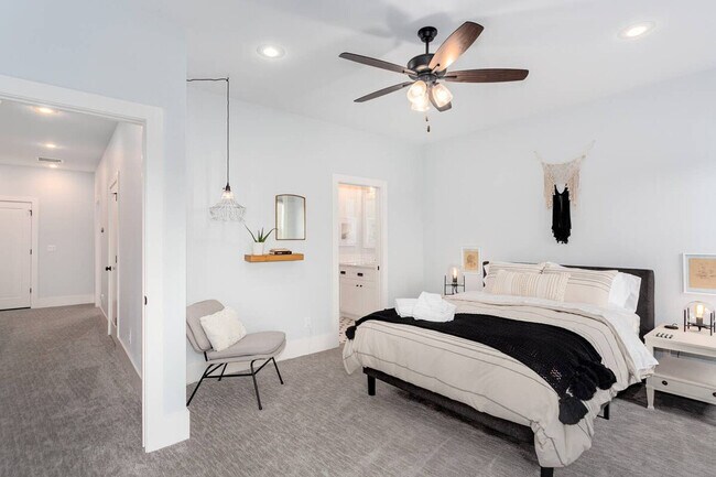 Building Photo - 319 NW A St