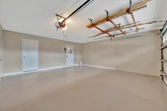 Building Photo - Beautiful 3-Bed / 2 Bath Pool Home in Sara...