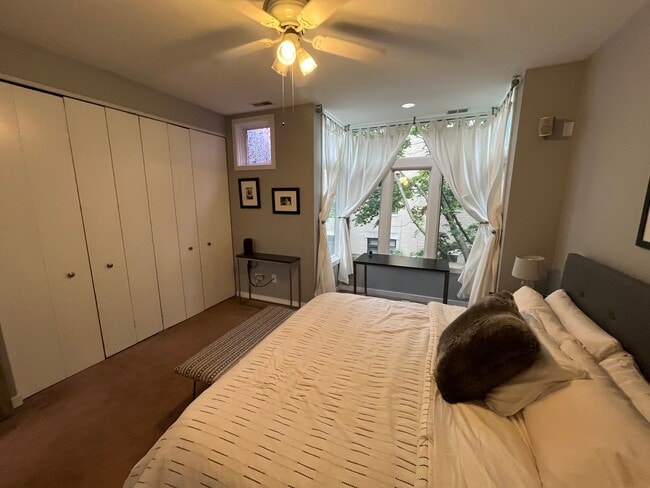Master bedroom - 1713 W Diversey Pky