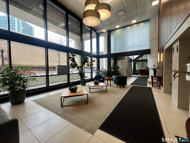 Building Photo - 127 Greyrock Pl