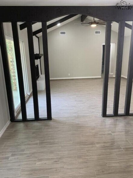 Building Photo - 5813 Briargrove Dr