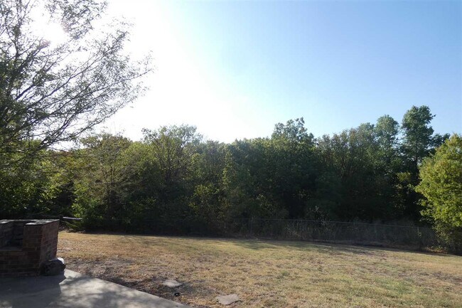 Building Photo - 2408 NW Redwood Ln