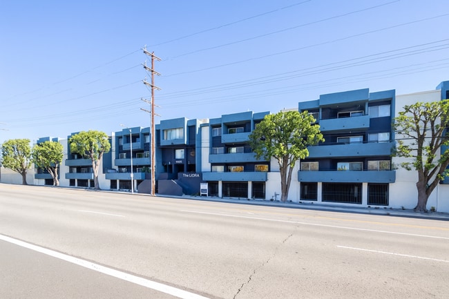 Building Photo - 10020 Zelzah Ave