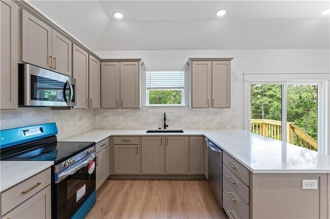 Building Photo - 17 Westmorland Dr