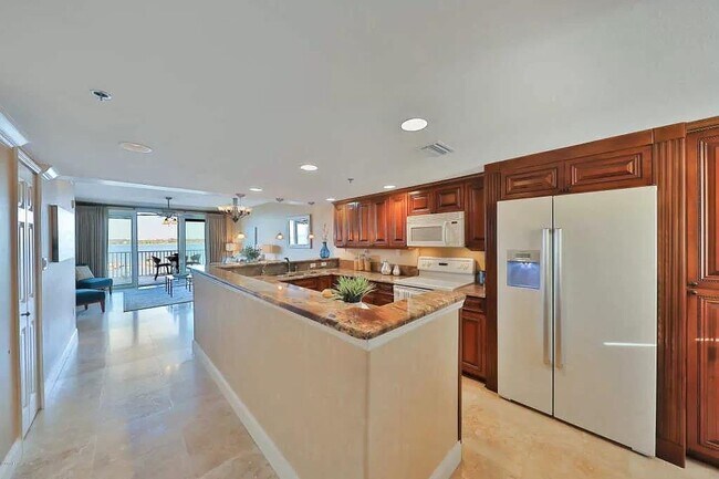 Building Photo - 157 Marine St