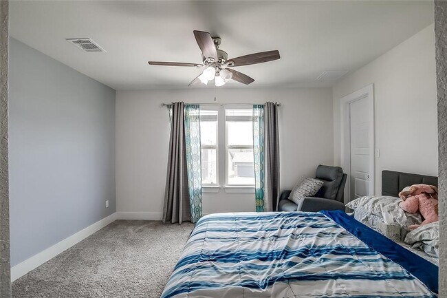 Building Photo - 15912 Cadoz Dr