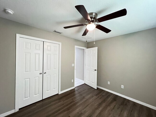 Building Photo - INCREDIBLE 3 Bedroom, 2 Bathroom Home In Ocklawaha!!