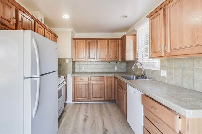 Primary Photo - 2 Bed 1 Bath in San Carlos!